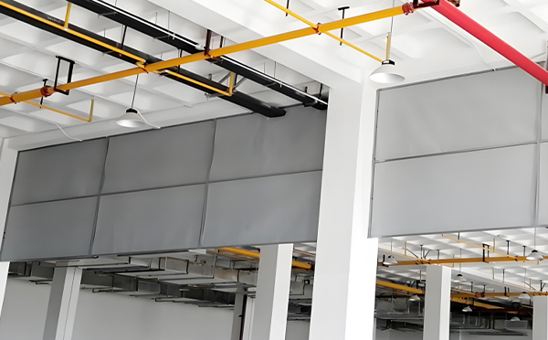 商场防烟分区常闭节点：柞水挡烟垂壁高度与控制器接线图解