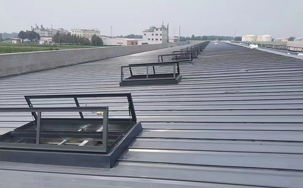 某中学室内体育馆柞水排烟窗改造项目