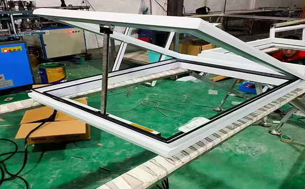 某地下车库出入口柞水排烟窗配置工程