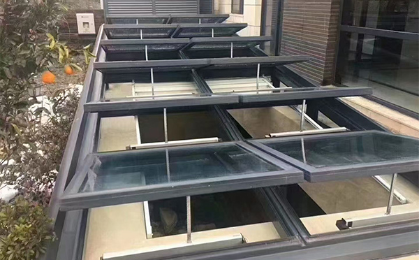 某轨道交通车辆维修车间柞水排烟窗应用 某轨道交通车辆维修车间柞水排烟窗应用